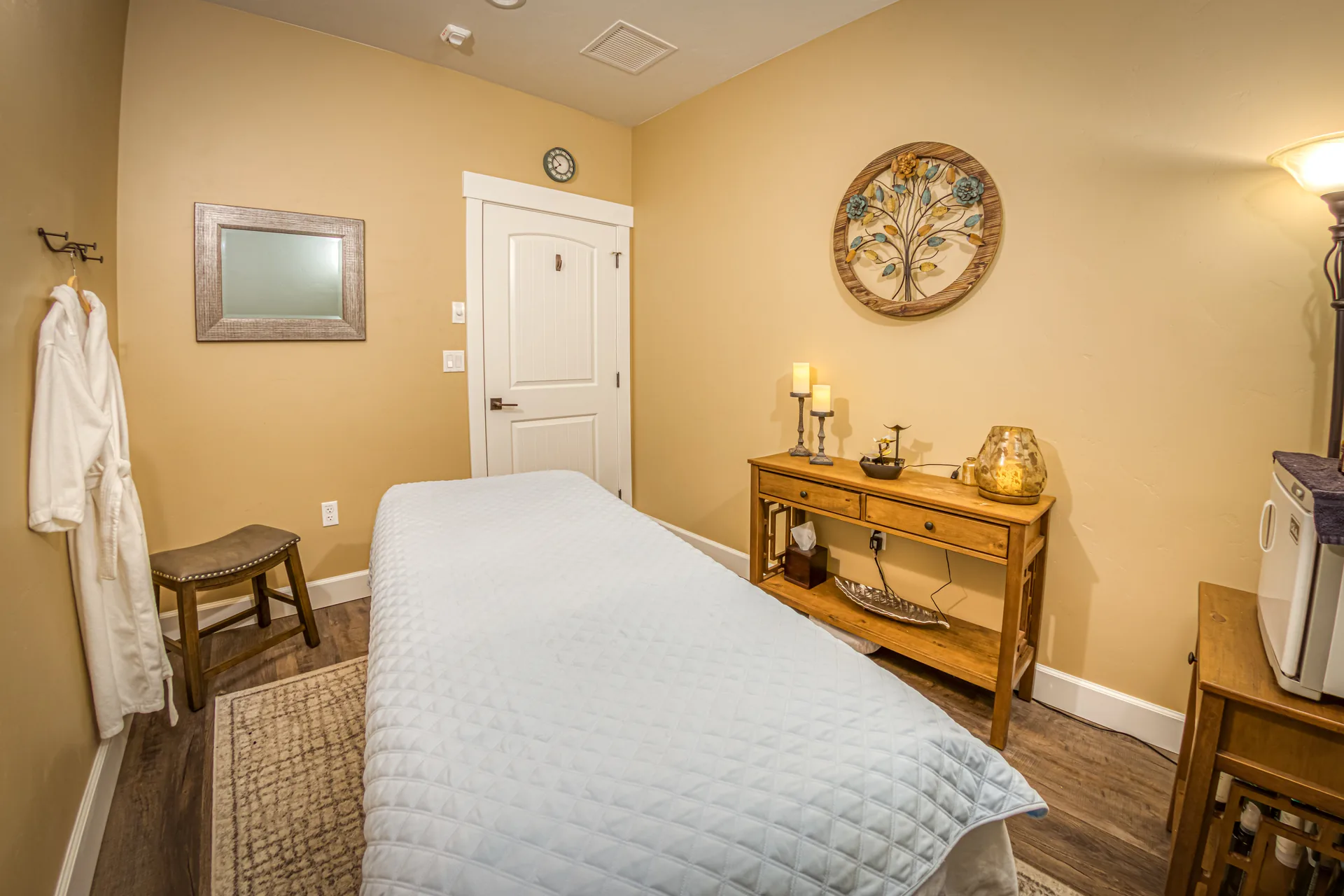 Warm, robe-ready treatment room where Hydrafacial treatments are performed at Avalon Salon & Spa, Bend